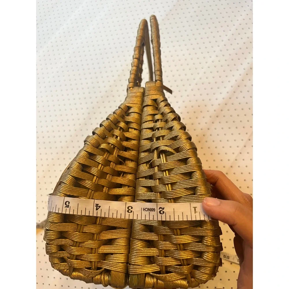 Unbranded structured wicker